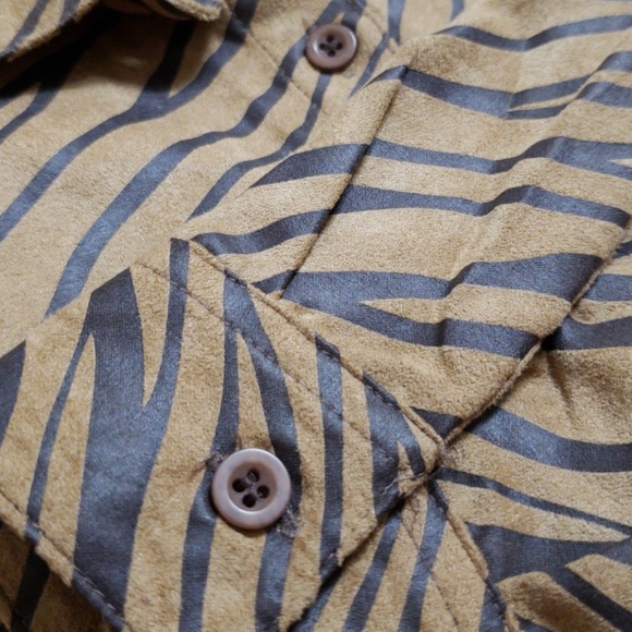 NWT Washable Suede Animal print top (Ladies Small) - Picture 7 of 12